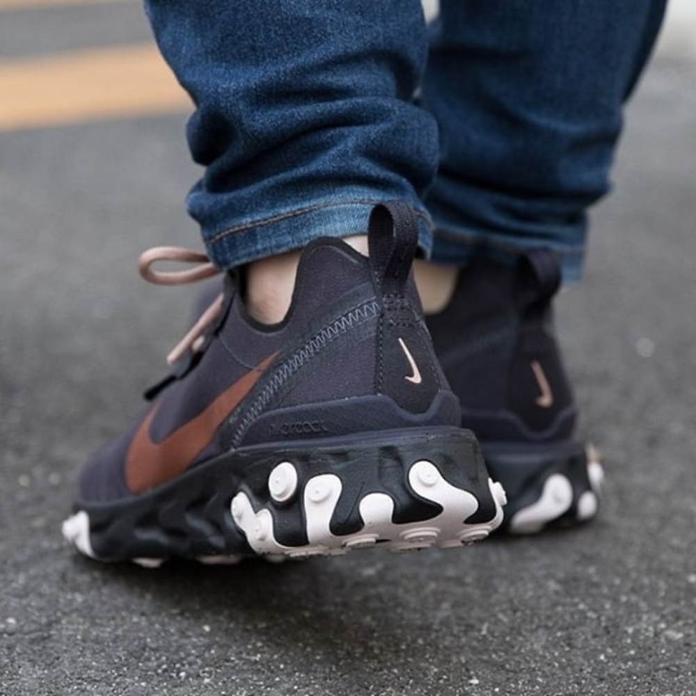 NIKE REACT ROSE GOLD - Picture 2 of 13